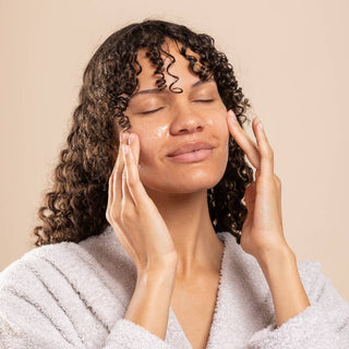 Lipogel detergente e struccante con olio di mandorle dolci biologiche