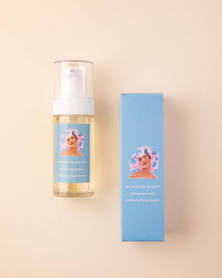 Mousse detergente viso a base di acido salicilico, acido ialuronico e niacinamide