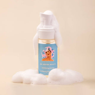 Mousse detergente viso a base di acido salicilico, acido ialuronico e niacinamide