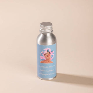 Refill - mousse detergente viso a base di acido salicilico, acido ialuronico e niacinamide