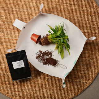 PLANT CARING MAT | Tappetino per rinvasi in tela di recupero da vecchi cartelloni pubblicitari