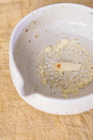 ASSAGGIO ciotolina in ceramica con grattugia | Pre Ordine